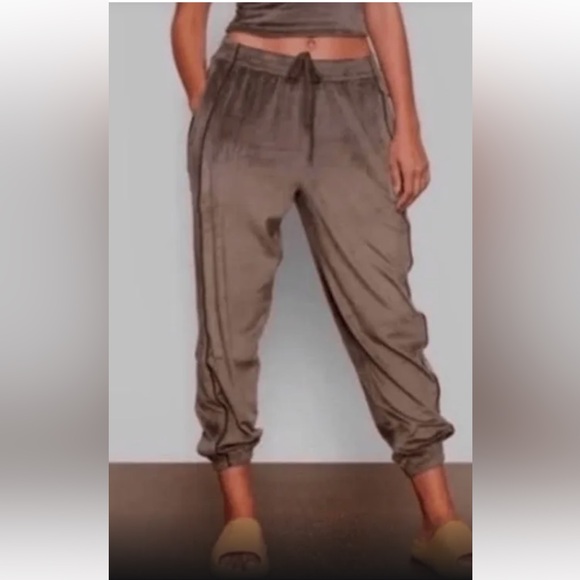 SKIMS Velour Fleece Track Joggers, Size Small, Amethyst - Picture 12 of 12